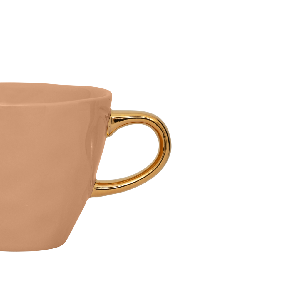 Part of the Good Morning Collection. Coffee cup in the colour clay With a hand-painted golden ear. Colour clay a mid tone pastel.