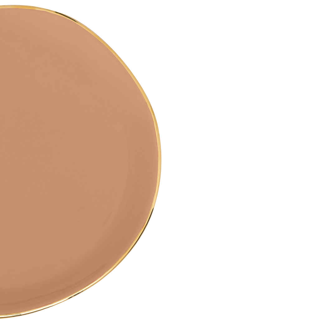 Part of the Good Morning Collection. As a cake plate or breakfast plate. In the colour clay With a hand-painted golden rim. Colour clay a mid tone pastel.