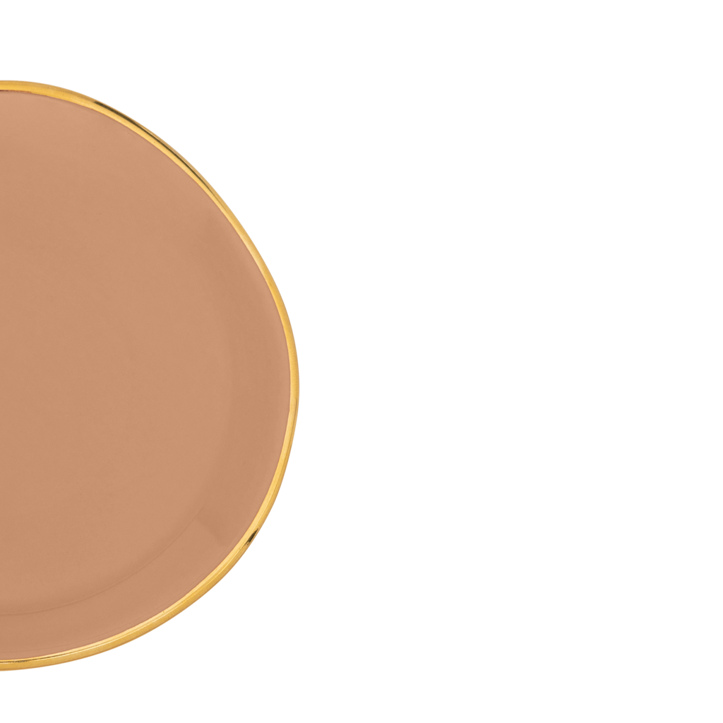 Part of the Good Morning Collection. As tea tip or petit four. In the colour clay With a hand-painted golden rim. Colour clay a mid tone pastel.