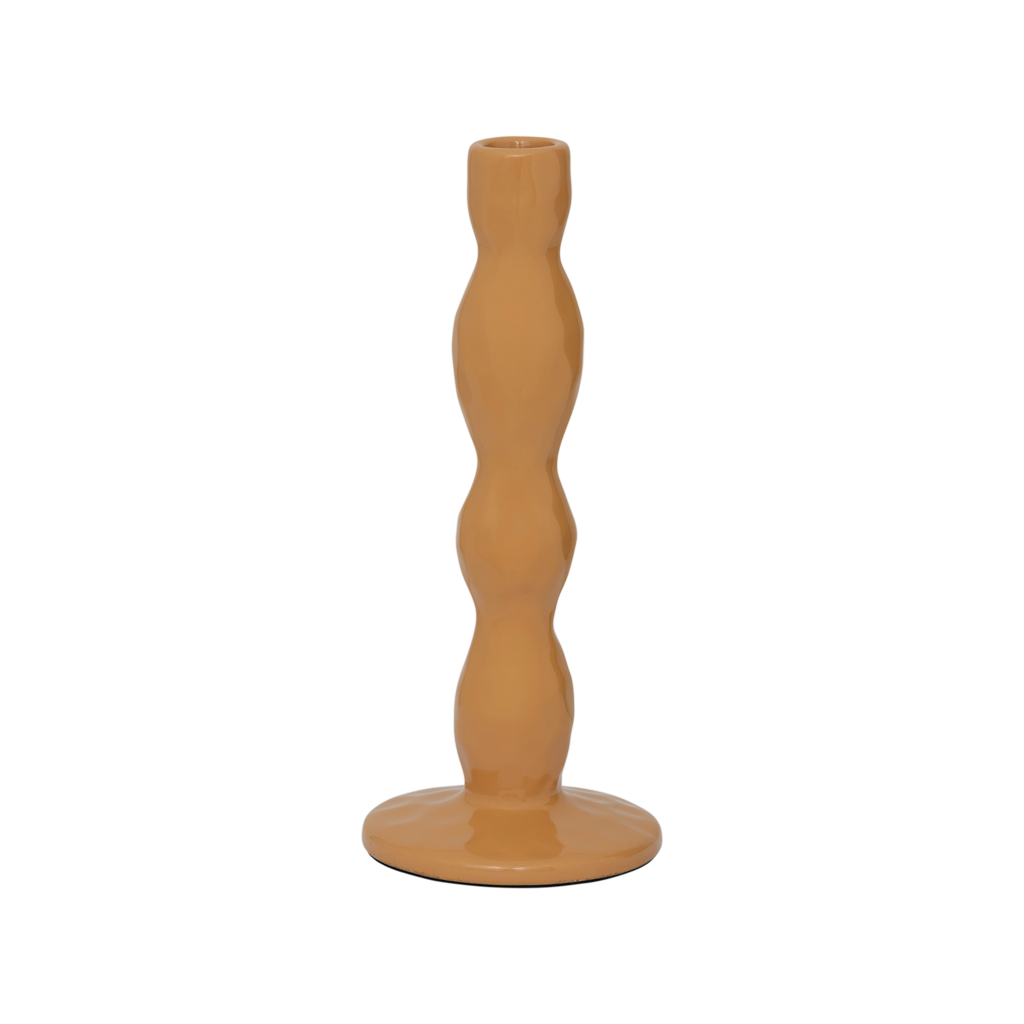 A candleholder with a gentle, flowing form and a lightly battered skin - in the colour clay and in a shiny finish. Made from a balanced mix of recycled and virgin ceramics.