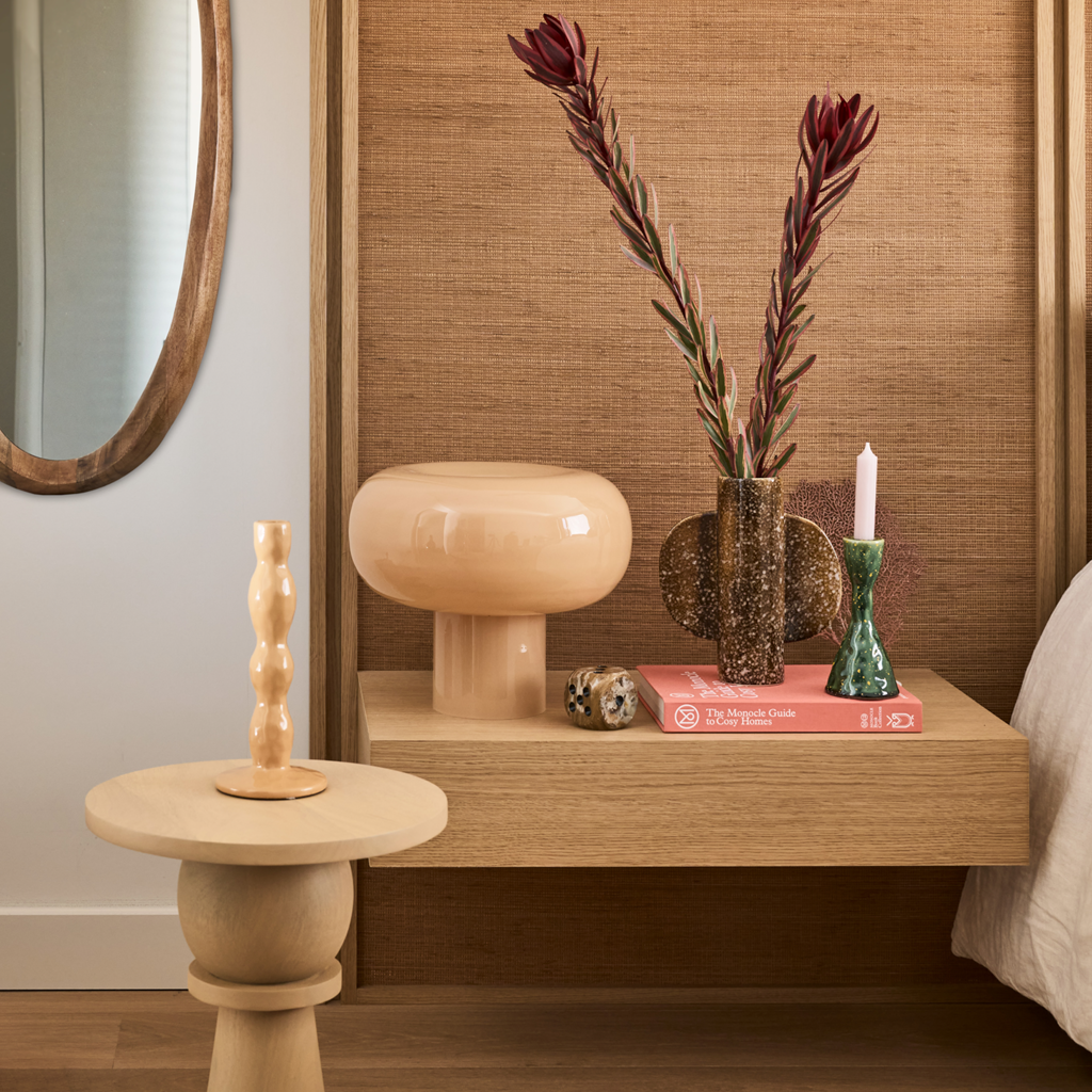 A candleholder with a gentle, flowing form and a lightly battered skin - in the colour clay and in a shiny finish. Made from a balanced mix of recycled and virgin ceramics.