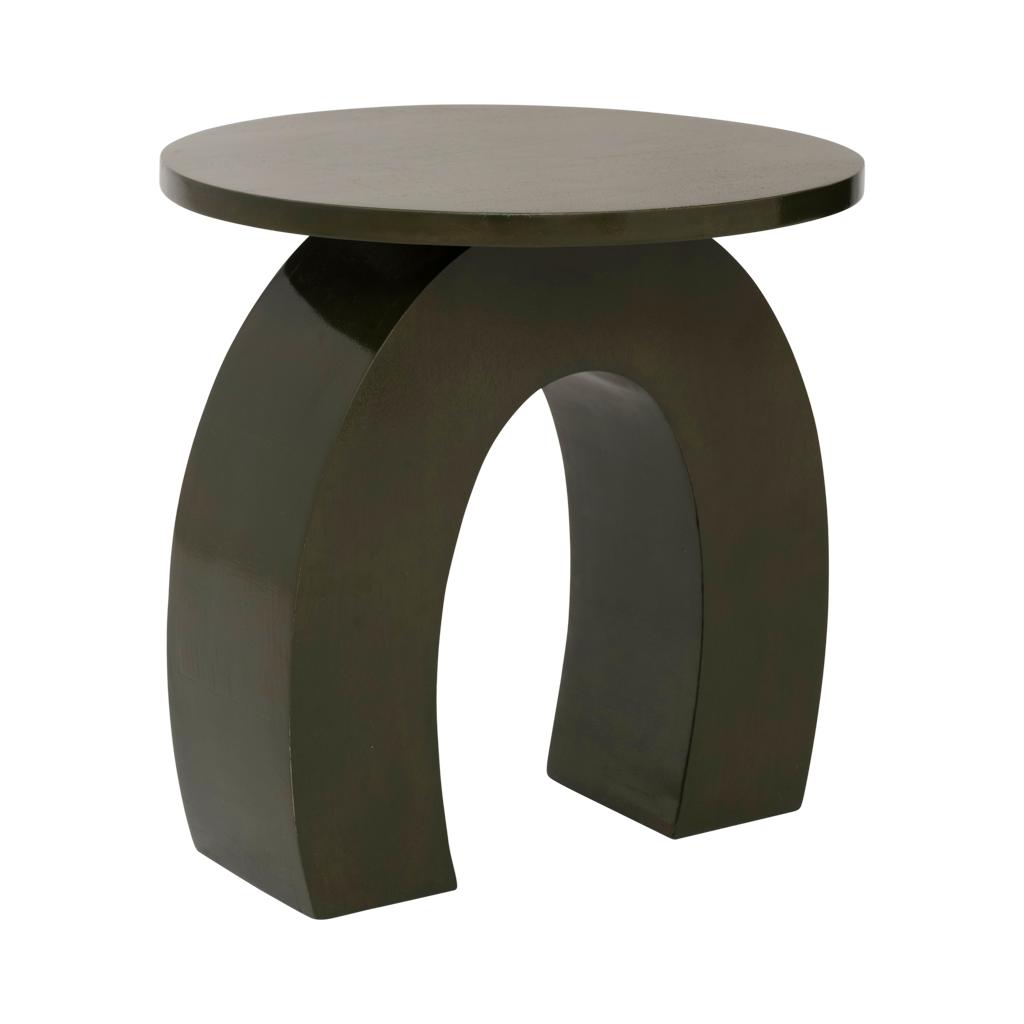 A contemporary side table with a solid, arched base and a round top. The deep colour kalamata and shiny finish give it a bold, confident look. Made of eco-friendly mangowood, of which the timber is harvested after the mango tree passed its fruit-bearing life span.