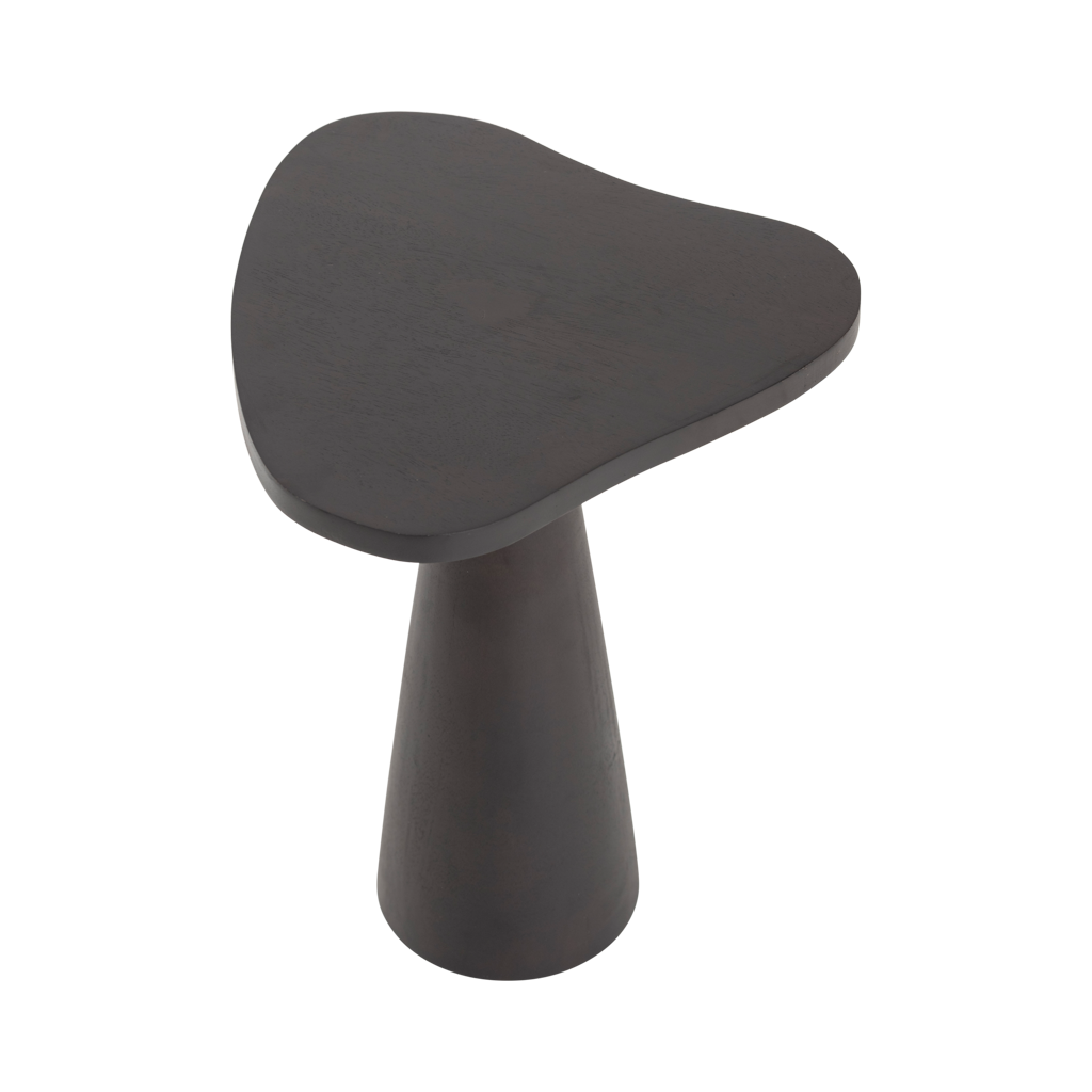 A solid wood side table with an organically shaped tabletop, in the warm and versatile colour walnut. Made of eco-friendly mangowood, of which the timber is harvested after the mango tree passed its fruit-bearing life span.