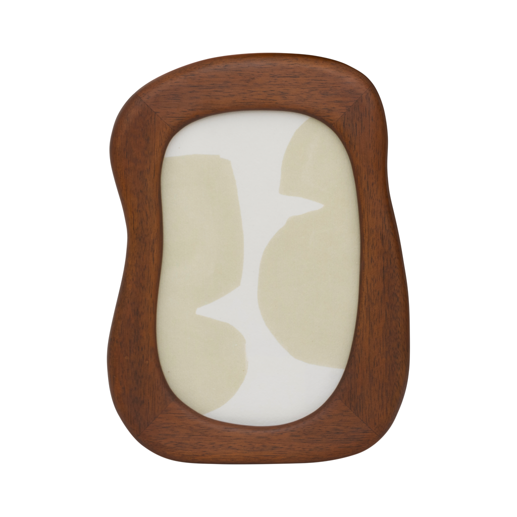 A photo frame with stand in an organic, flowing design finished in a warm golden oak colour. Made of eco-friendly mangowood, of which the timber is harvested after the mango tree passed its fruit-bearing life span.