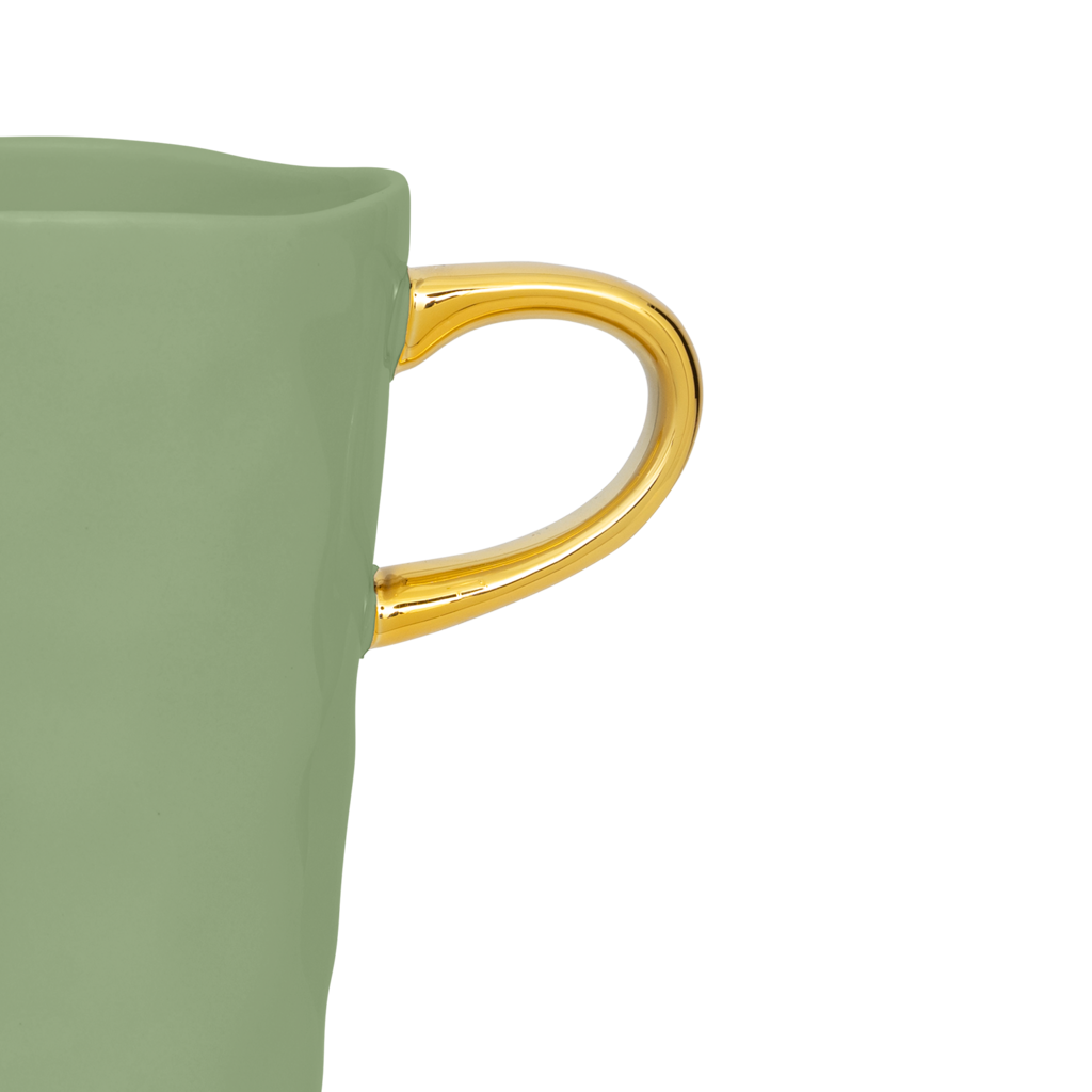 Part of the Good Morning Collection. Latte cup in the colour matcha With a hand-painted golden ear Colour matcha a mid tone pastel.